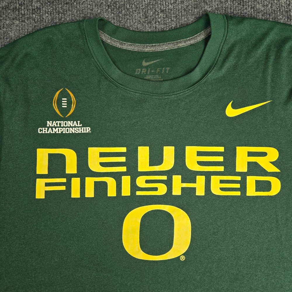 Nike Oregon Ducks Shirt L Green NCAA Football Never Finished Mens Graphic Tee - Picture 2 of 8